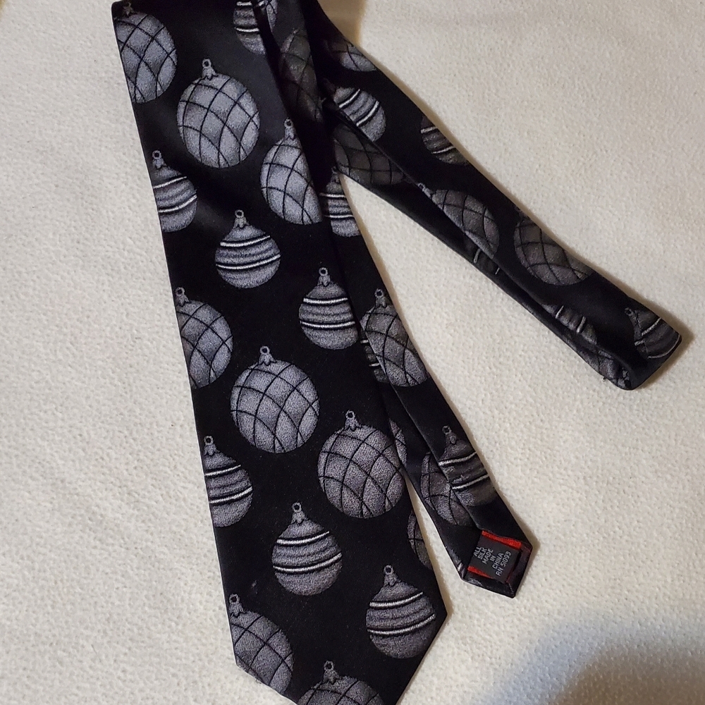 Holiday Traditions by MMG Silk Holiday Tie